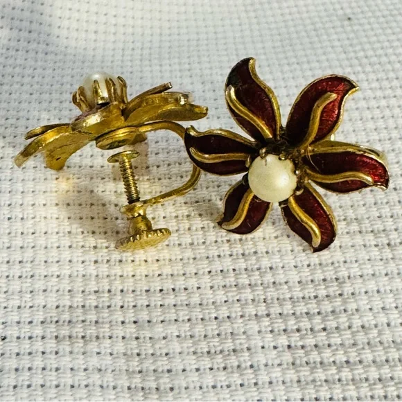 Gorgeous True Vintage Burgundy Enamel Flower Pearl Screw Back Earrings - Picture 6 of 6